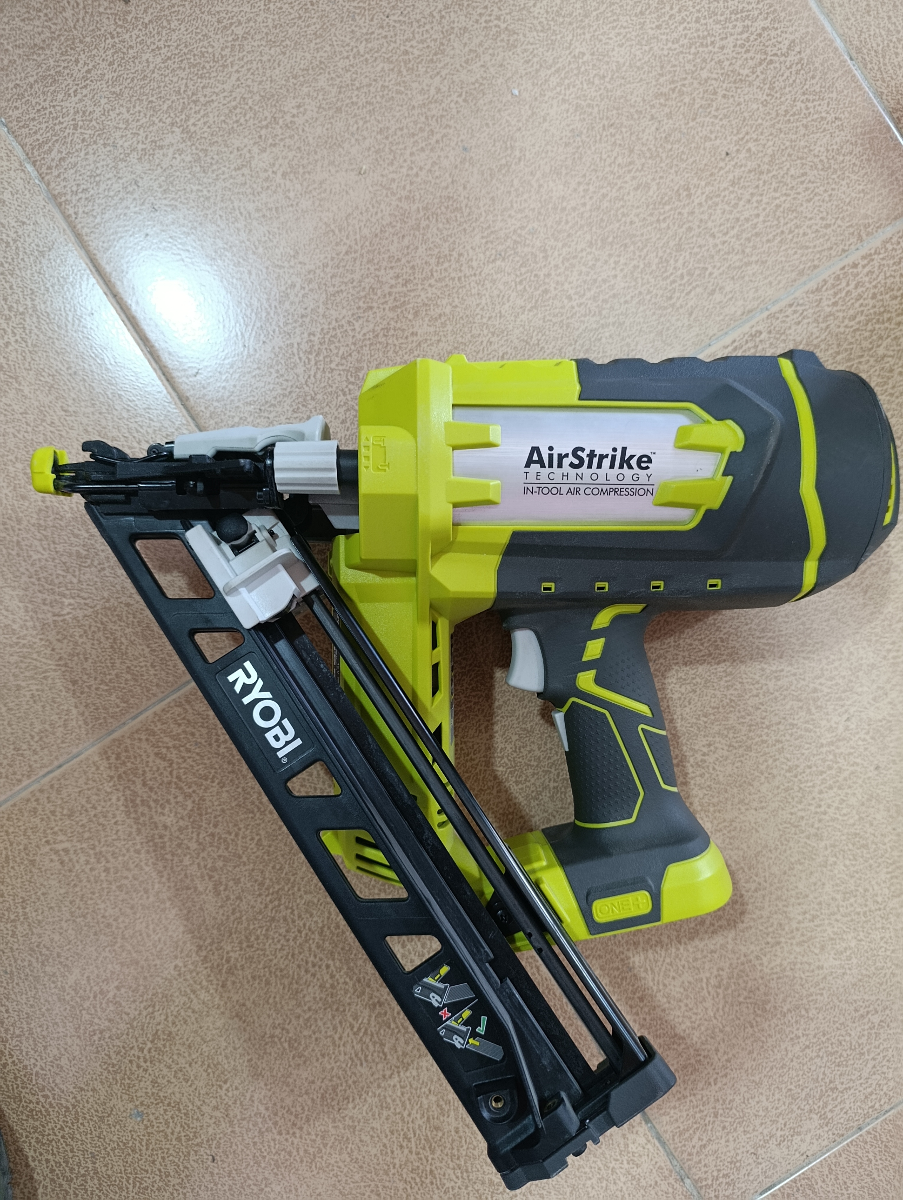 میخکوب شارژی ریوبی ژاپن اورجینال مدل R18GN18با باطری 4 امپر 18 ولت