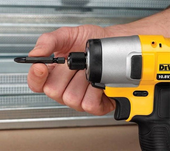 پیچگوشتی ضربهای شارژی لیتیوم DCF815 دیوالت