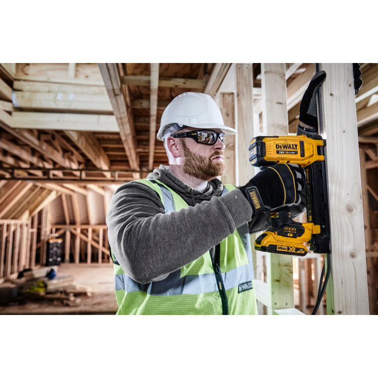 منگنهکوب کابل شارژی استوک دیوالت مدل DEWALT DCN701