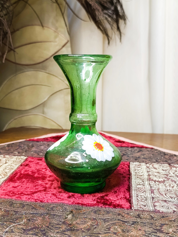 گلدان شیشه ای با طرح گل کمیاب و کلکسیونی قاجار