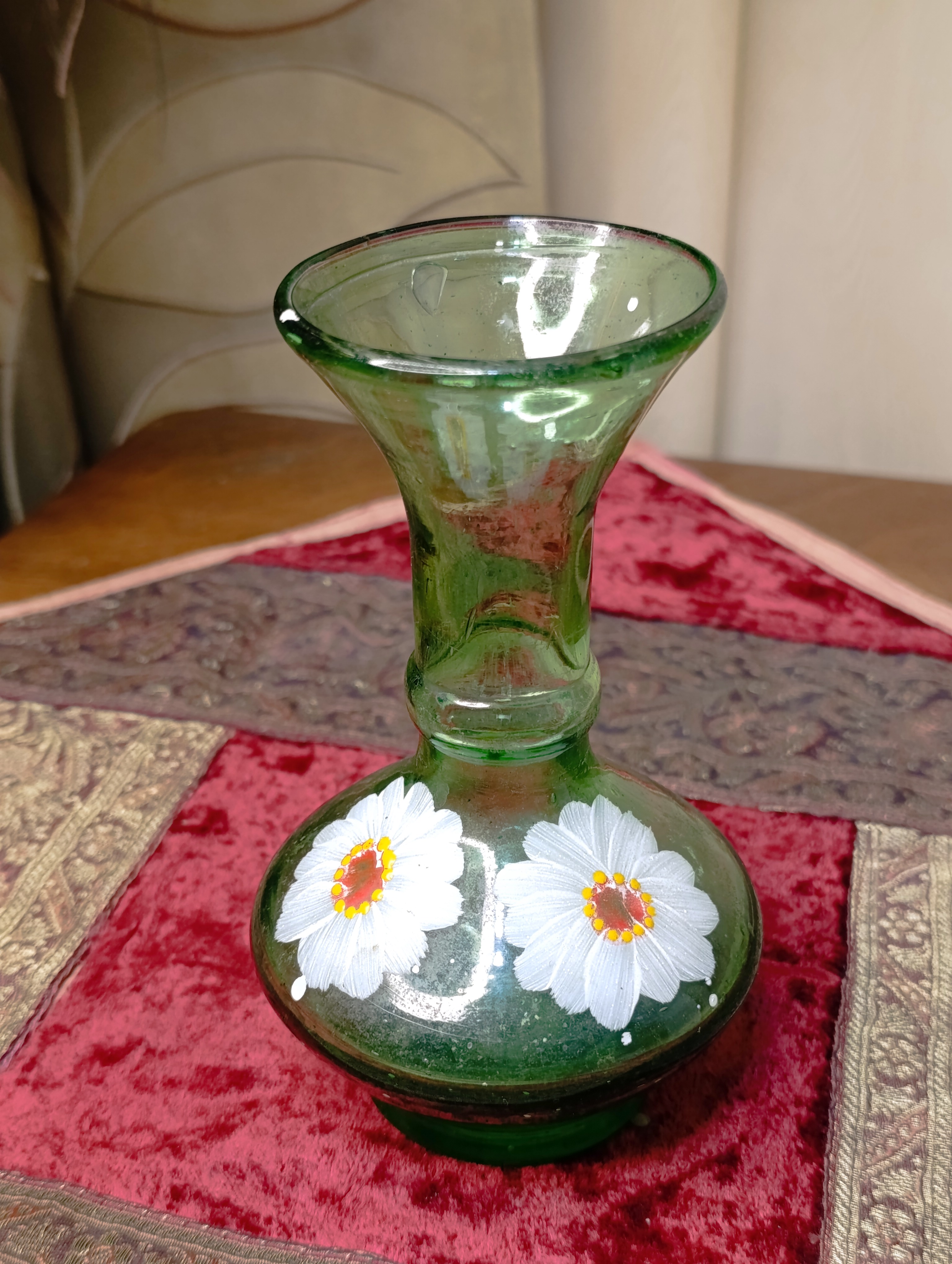 گلدان شیشه ای با طرح گل کمیاب و کلکسیونی قاجار
