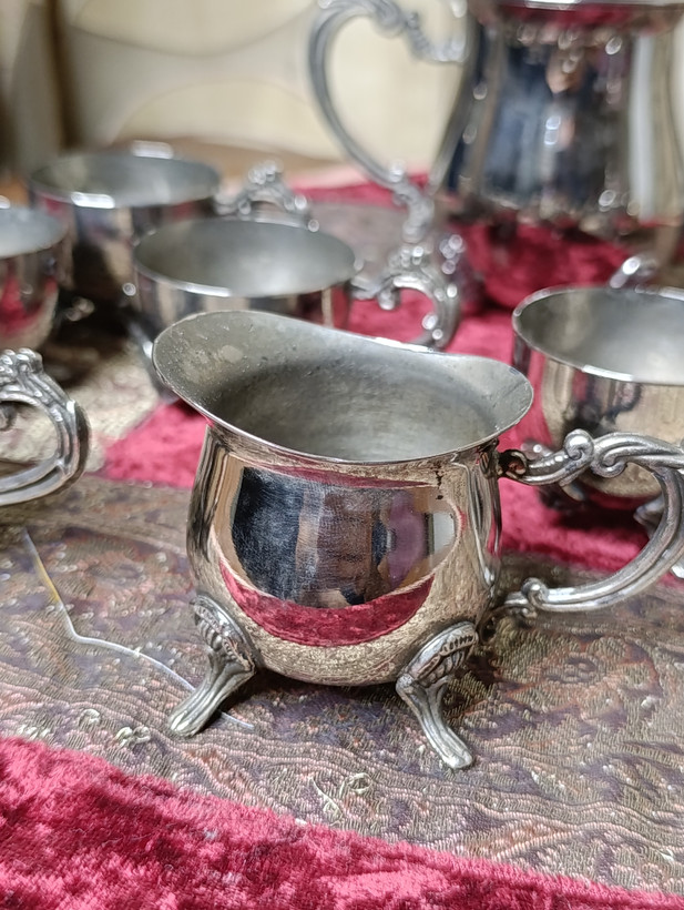 نیم ست قهوه خوری بسیار زیبا و خاص کمیاب سیلور