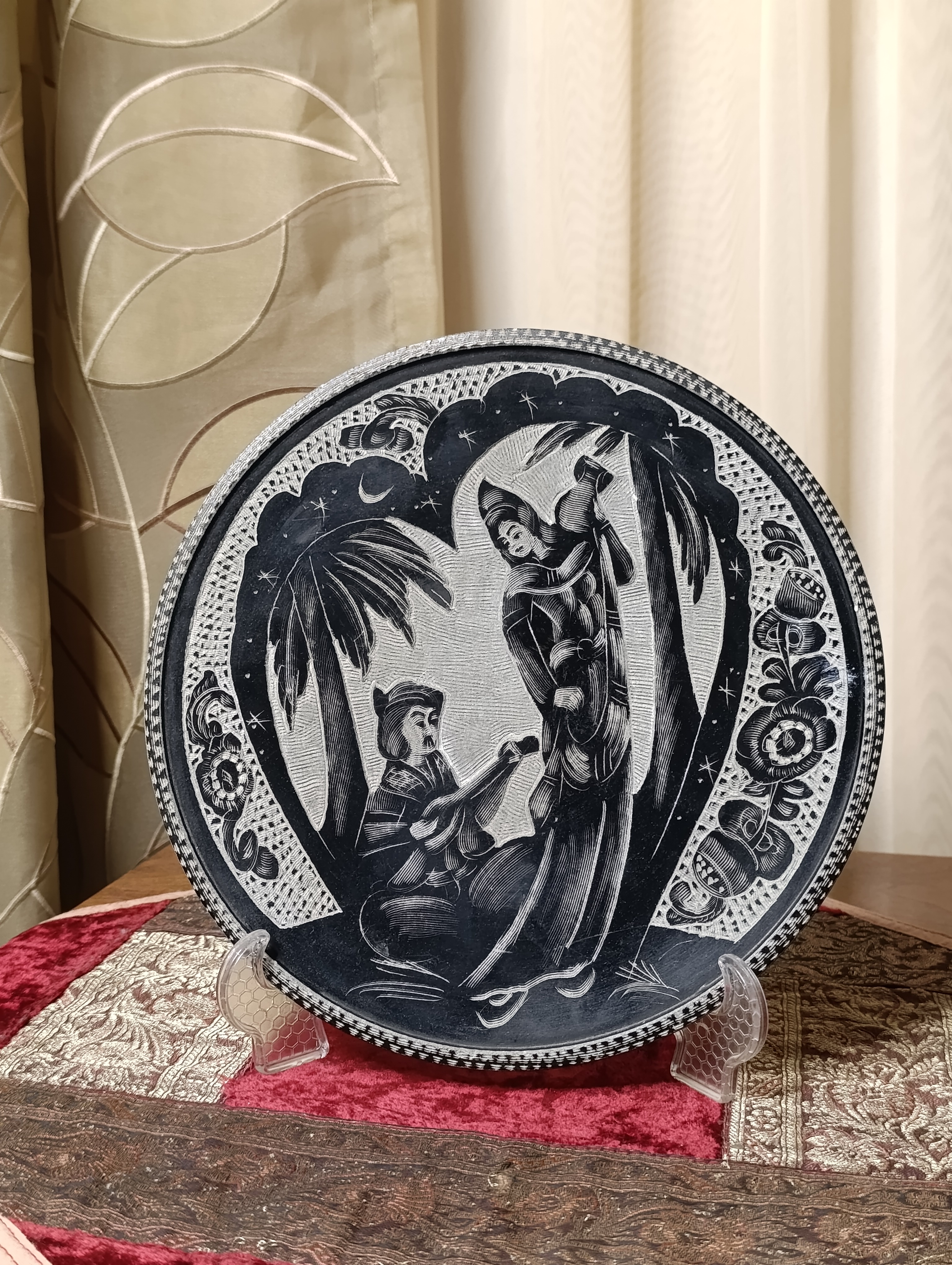 بشقاب دیوارکوب سنگی طرح لیلی و مجنون پهلویی